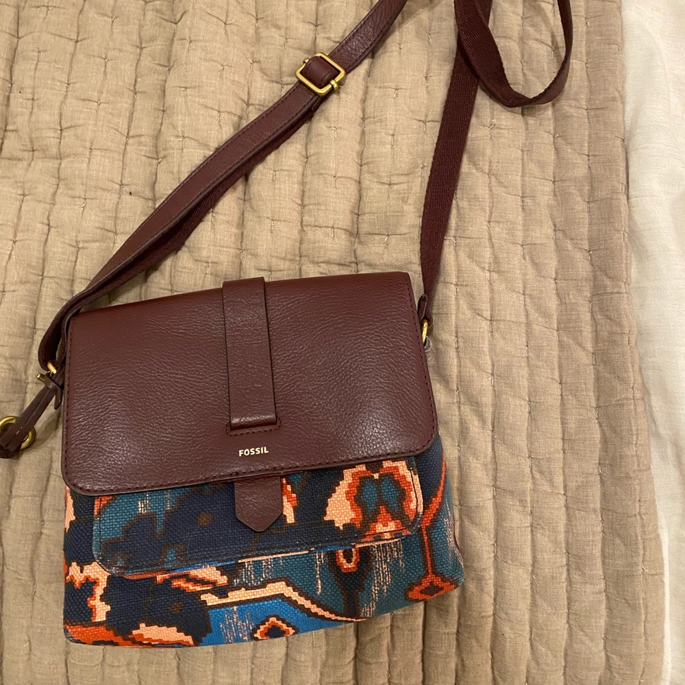 NWT never used cute fossil cross body